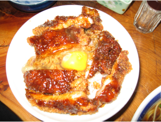 だてそばのデミカツ丼